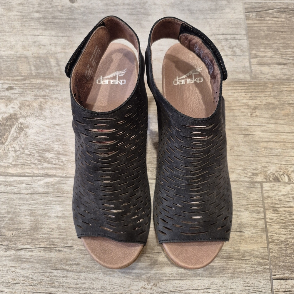 Dansko Danae Peeptoe Platform Sandal Black Laser Cut Leather Chunky Heel 7.5 - 8 - Picture 2 of 16